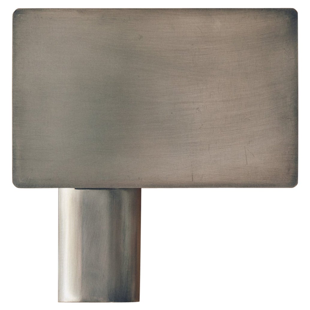 Contemporary Shield Gebürstetes Silber Aluminium Wandleuchte von Henry Wilson