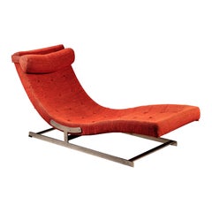 Tumbona tapizada modernista en rojo