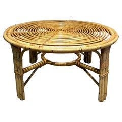 Table basse ronde en rotin. Travail français. Circa 1970