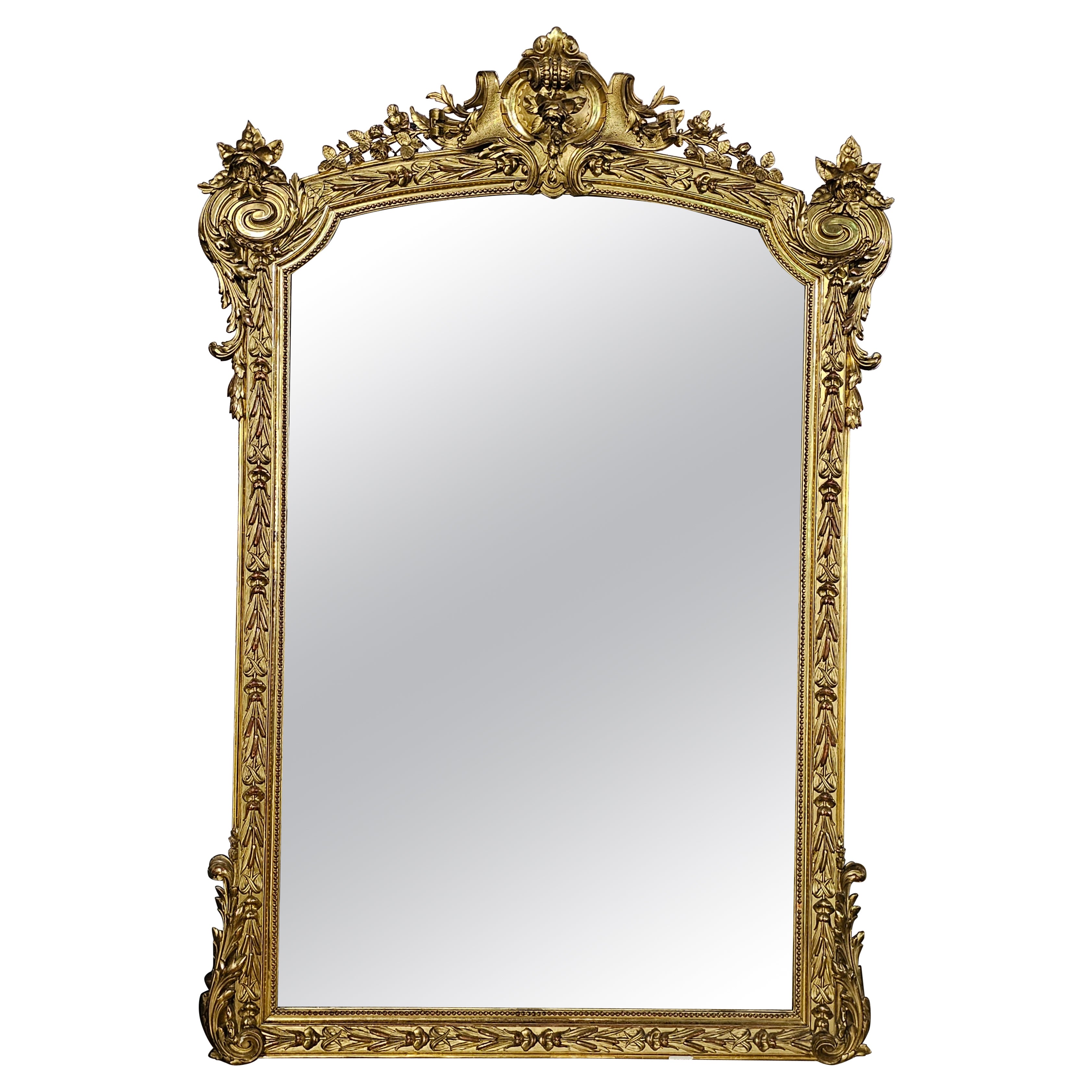 Grand miroir de style Louis XVI du 19ème siècle, fabriqué à la main, décoré de feuillages