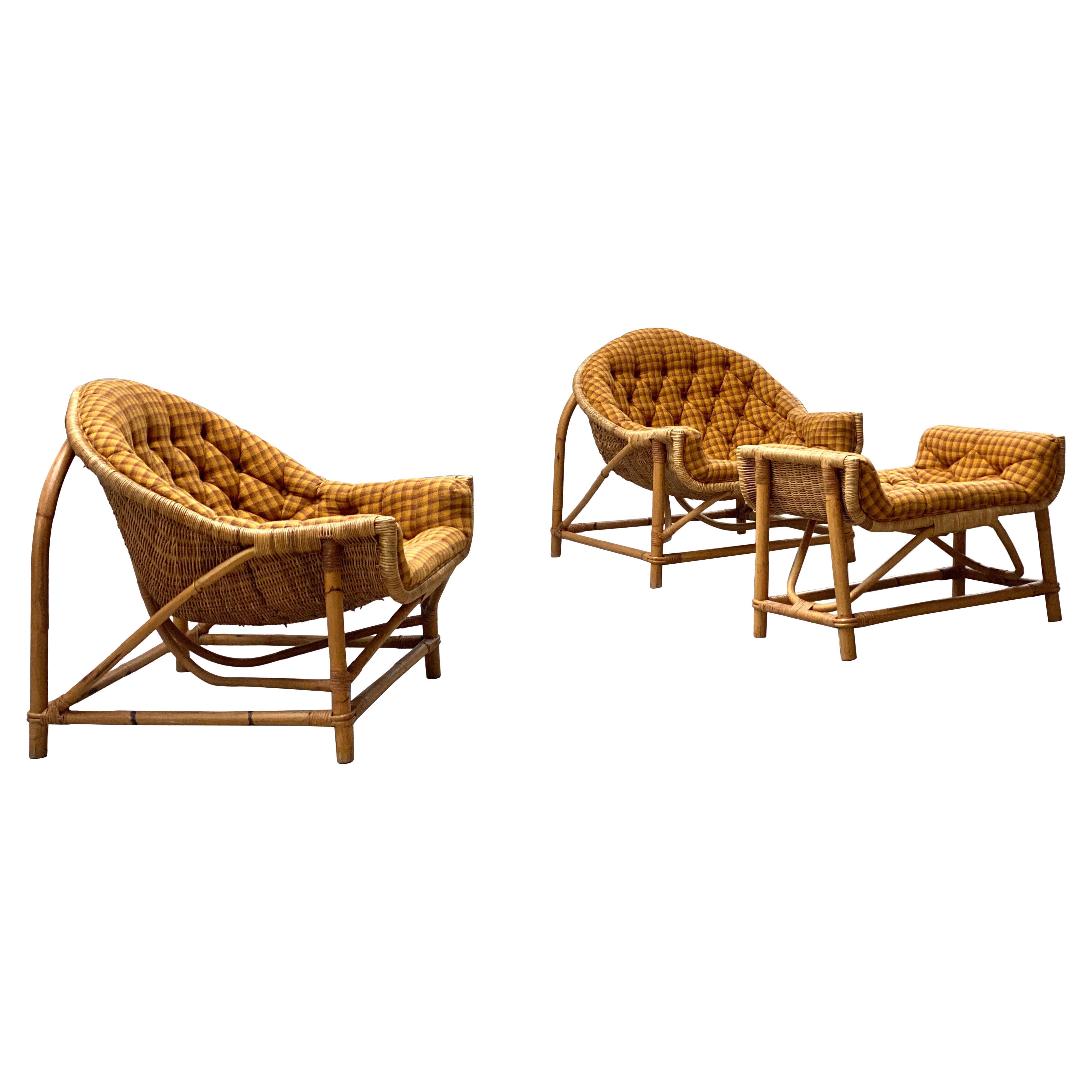 RATTAN WICKER ARMCHAIRS MIT STOOL LINA ZERVUDAKI, FRANCE 1950er Jahre
