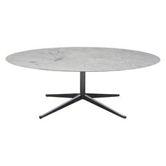 Table ou bureau de Florence Knoll du milieu du siècle en marbre de Carrare satiné ovale 78x48