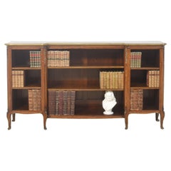 Librería abierta montada en madera de nogal ormolu