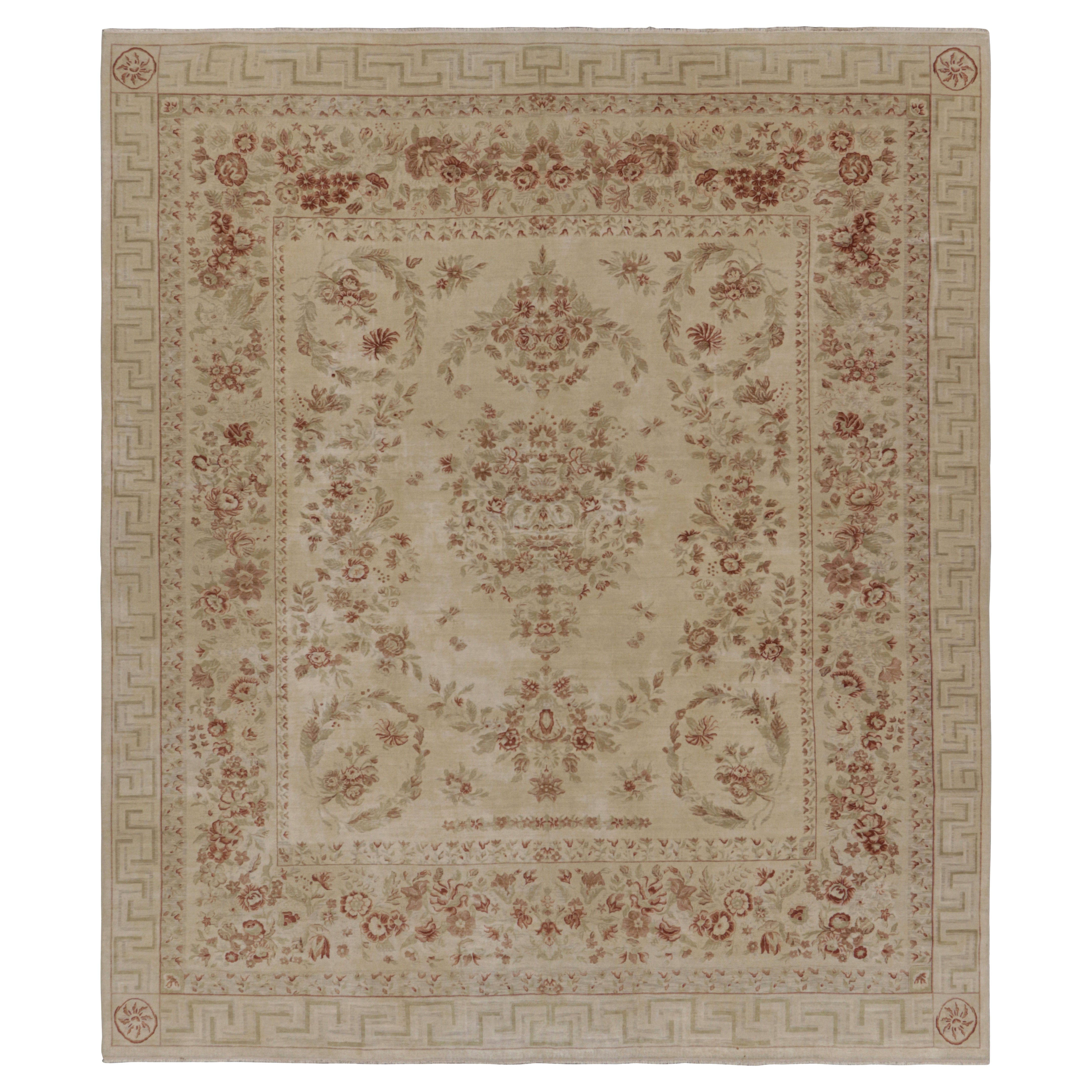 Alfombra europea estilo Axminster de Rug & Kilim en color crema con motivos florales
