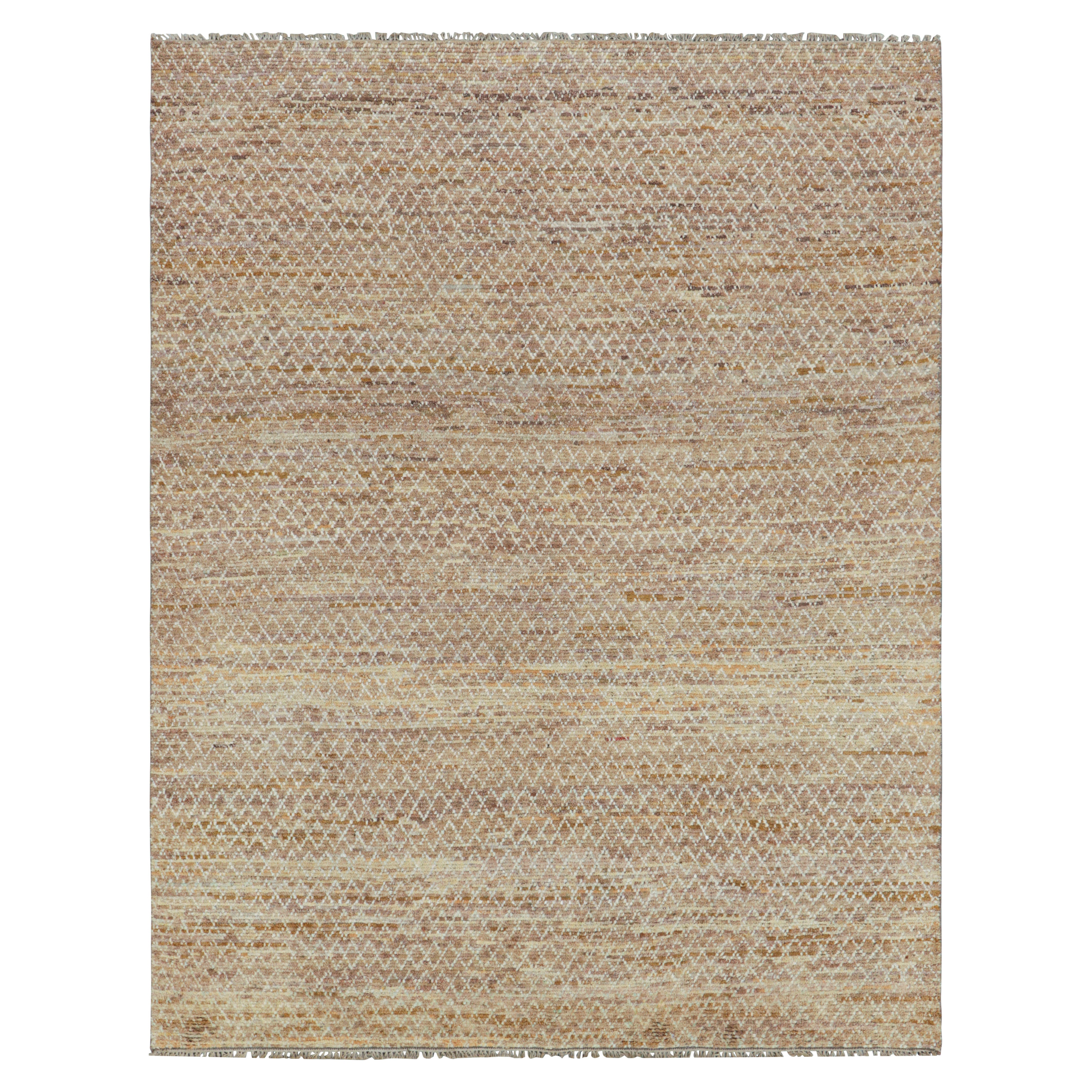 Rug & Kilim's Contemporary-Teppich mit beige-braunen und weißen geometrischen Mustern