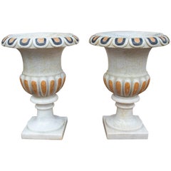 Paire de coupes classiques en marbre sculpté à la main avec incrustations de marbres
