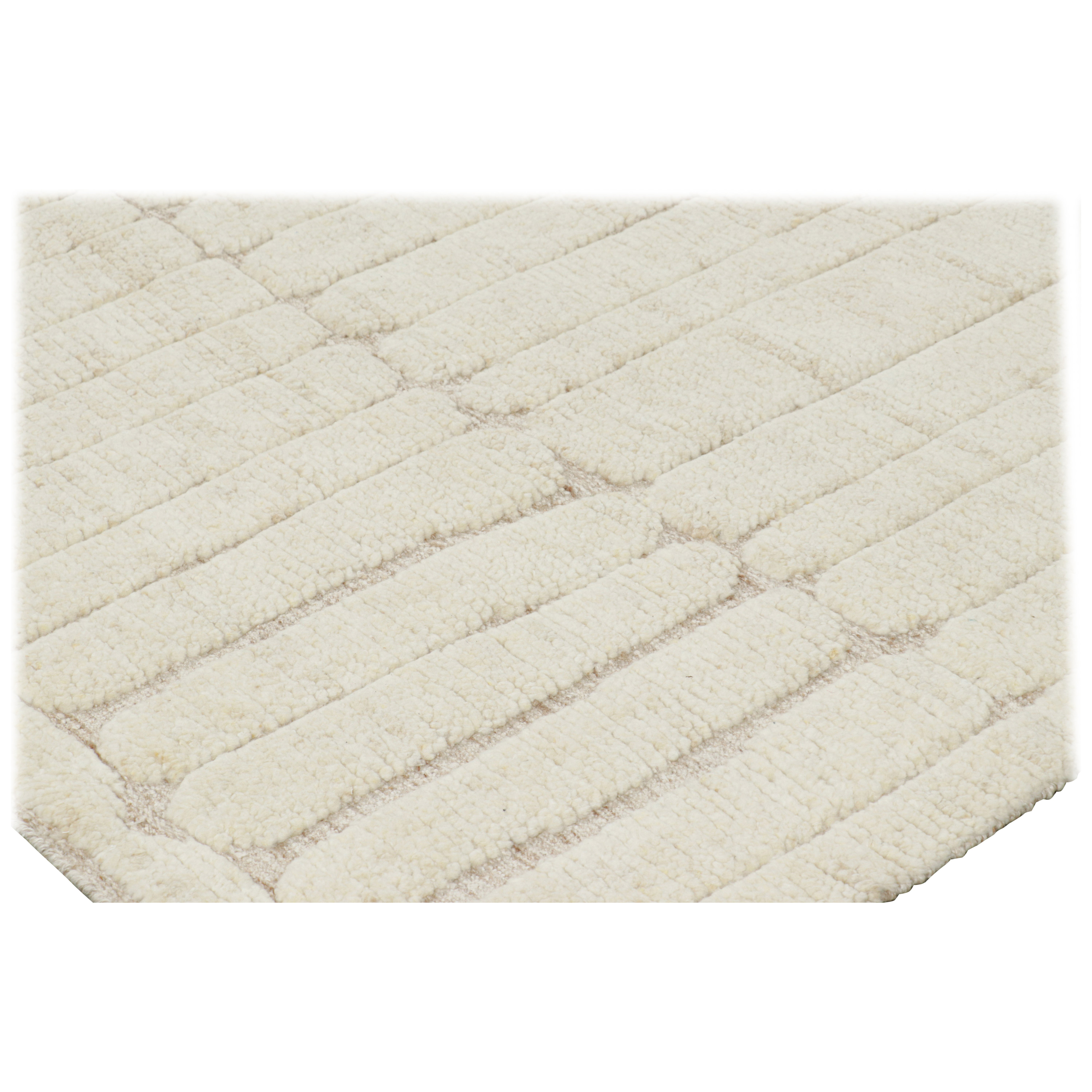 Dieser 8x10 große, handgeknüpfte Wollteppich gehört zu einer aufregenden neuen Linie in der Modern Collection'S von Rug & Kilim, die ein Zusammenspiel von schlichtem Design und komplizierten Strukturelementen bietet. Jedes Stück zeichnet sich durch