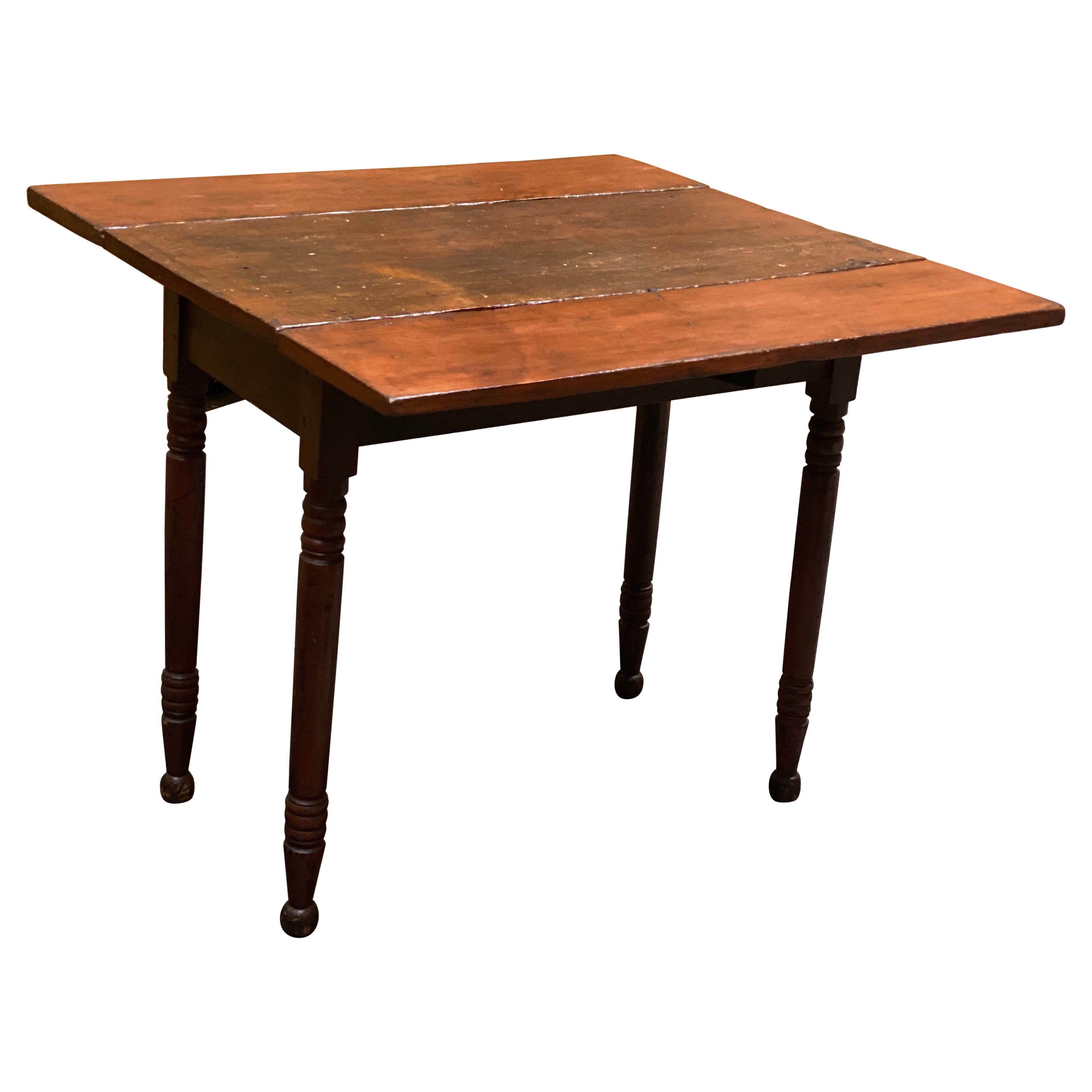 Amerikanischer Drop Leaf Tisch mit gedrechselten Beinen aus dem späten 19.