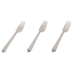 Pirámide Georg Jensen. Tres tenedores de almuerzo de plata de ley.
