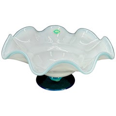 Italienische Mitte des Jahrhunderts Weiß Opaline Fruit Bowl Stand Skulptur