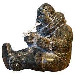 Handgeschnitzte, signierte Vintage-Skulptur im Inuit-Stil, möglicher Seifenstein