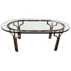 Ovaler Couchtisch aus vergoldetem Eisen und dickem Glas