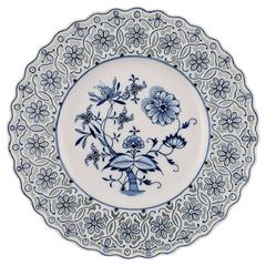 Assiette Meissen à oignons bleus percée/rayonnée