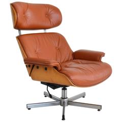 Italian Mid-Century Leather and Oak Lounge Chair 12