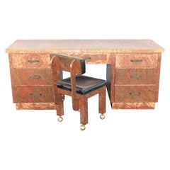 Bureau et chaise assortis, datant des années 1960, de style The Modernity, recouverts de cuivre