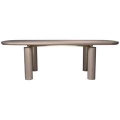 Table de salle à manger CHAMPLAIN par AMBROZIA, érable naturel et laiton satiné (8 pieds)