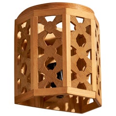 Schwedische Designerin, Wandleuchte, Kiefernholz, Schweden, 1970er Jahre