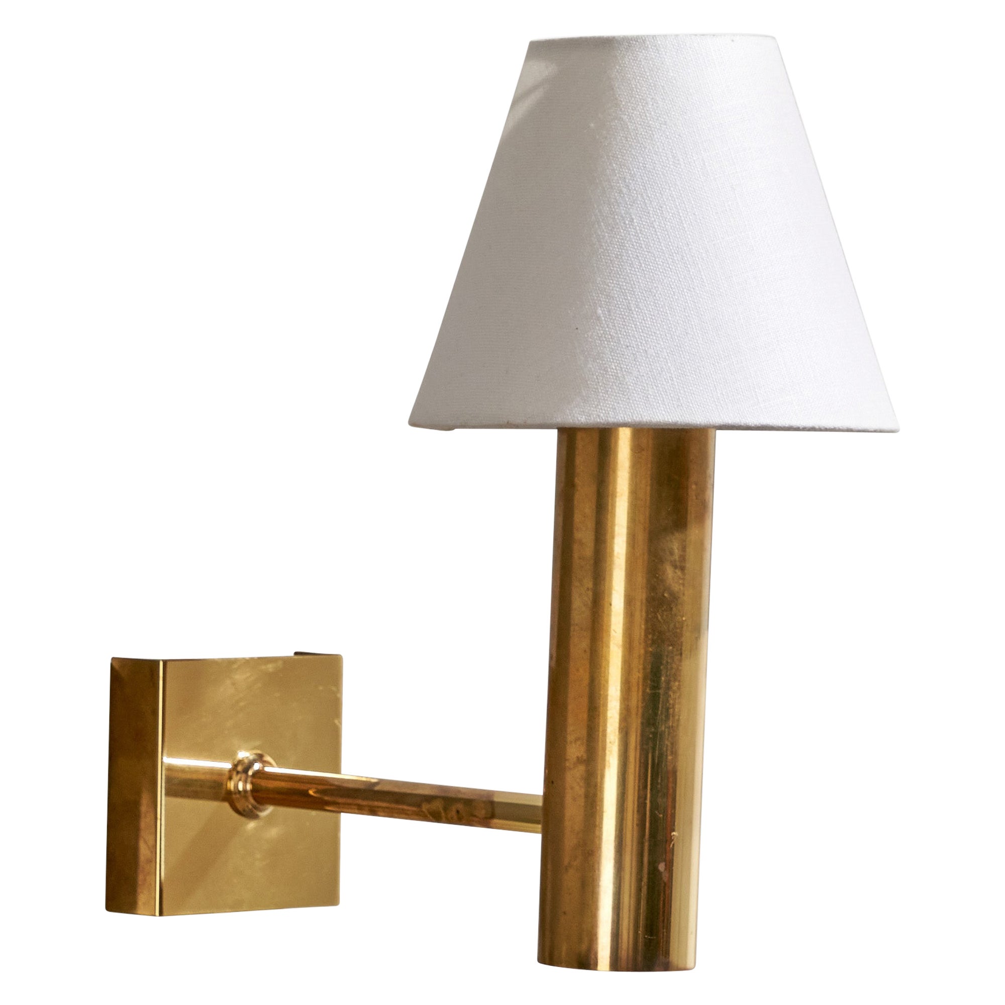 Designer norvegese, lampada da parete, ottone, tessuto, Svezia, anni '60