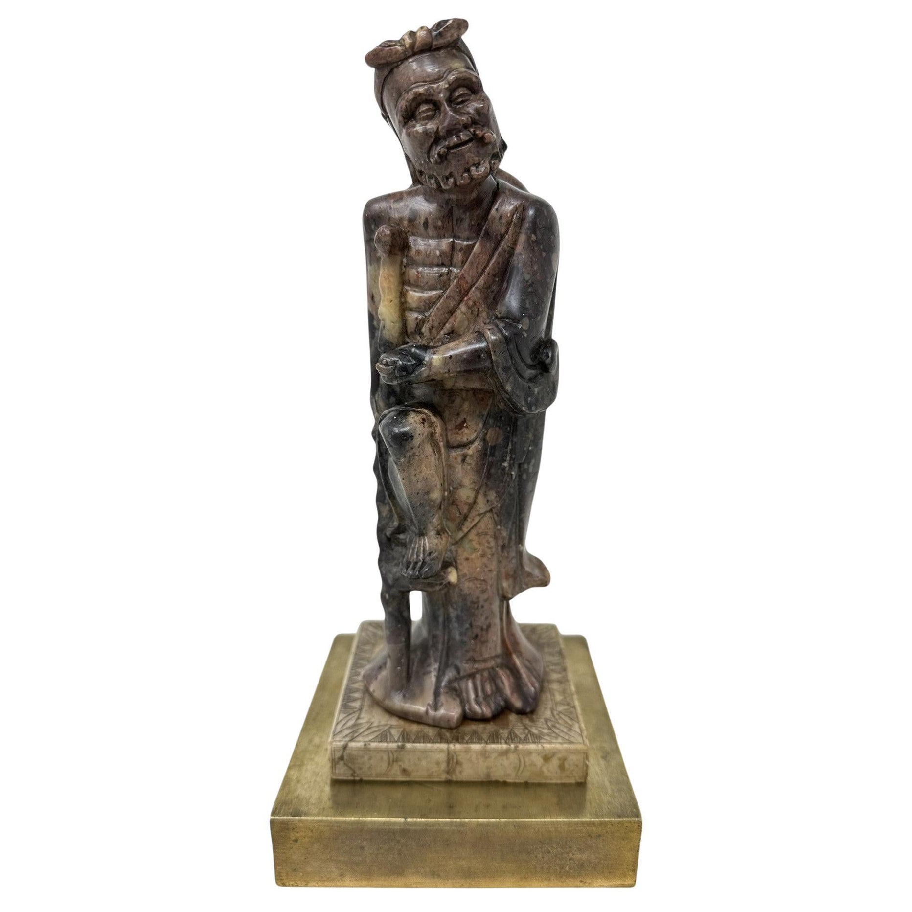 Figura antigua china de caballero tallada en piedra de jabón