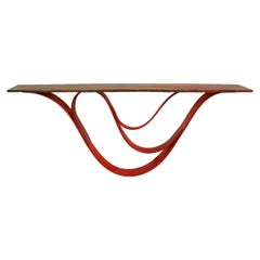 Console Chara di Raka Studio x Hamdi Studio - Tavolo in resina e Wood Studio
