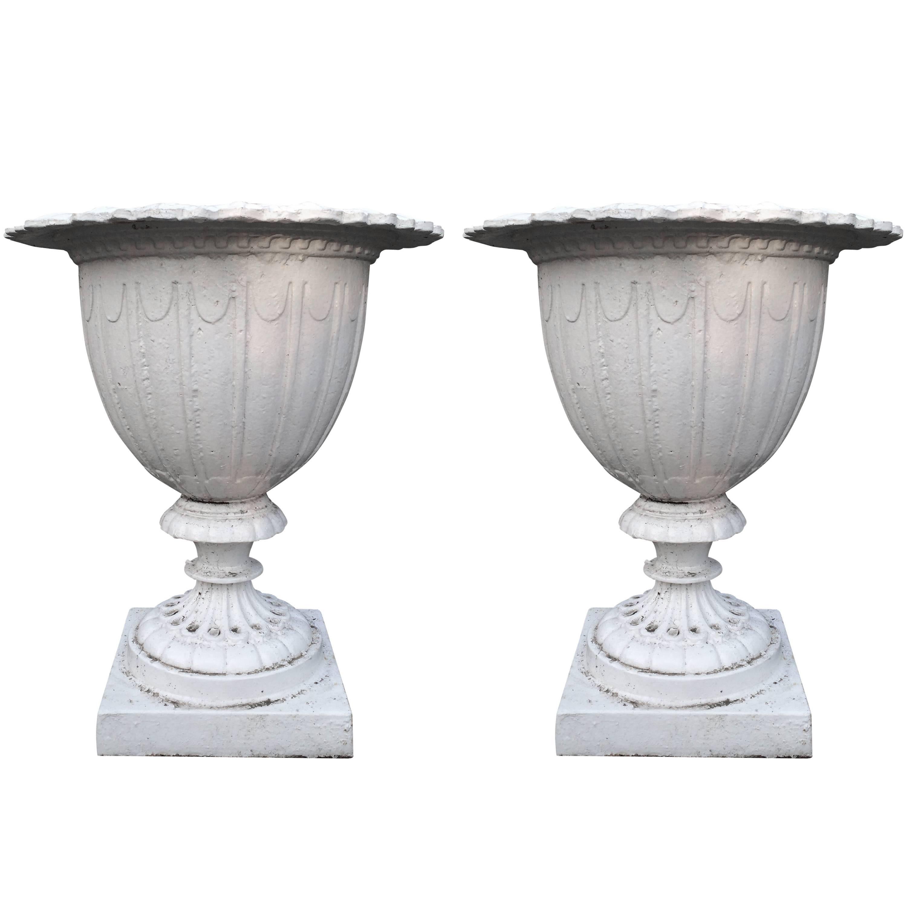 Pair of English Aesthetic Movement Cast Iron Garden Urns, 1880 3