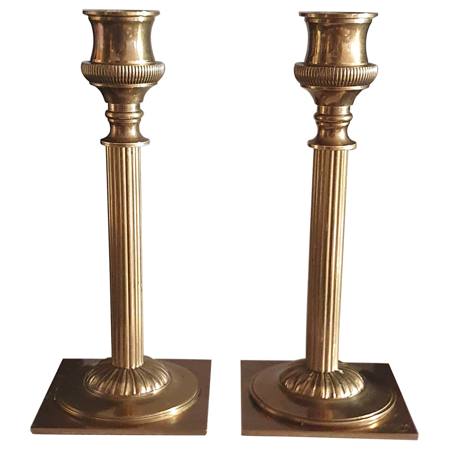 Un par de candelabros de bronce de la Maison Charles, únicos en su género y hechos a mano en venta