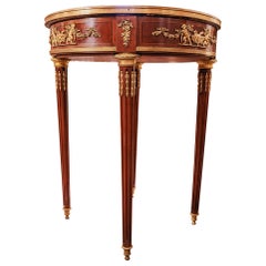 Gueridon en acajou et bronze doré de style Louis XVI du XIXe siècle.