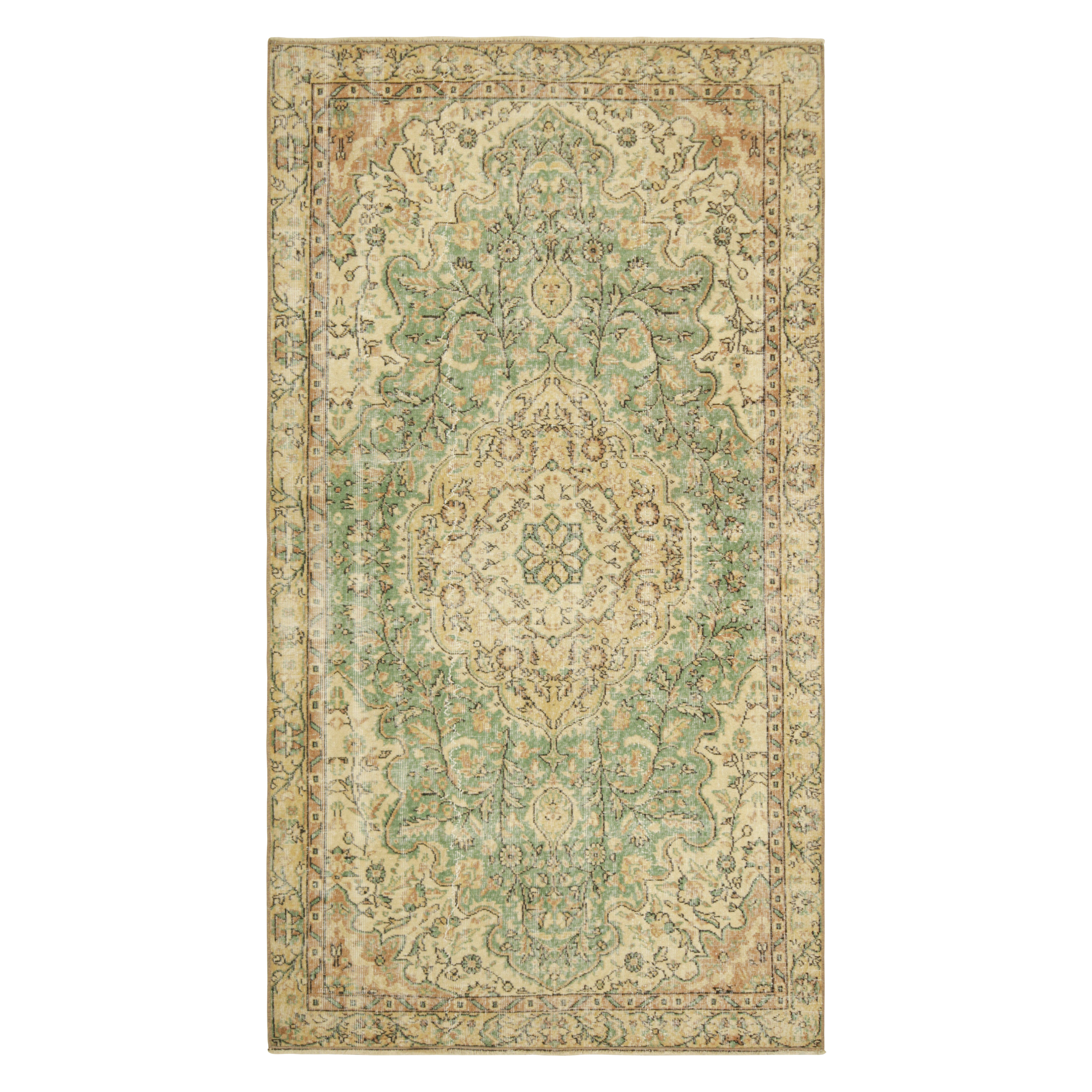 Alfombra turca vintage en verde claro con medallón floral beige  Rug & Kilim