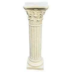 Pedestal alto de columna corintia de yeso pintado con gesso