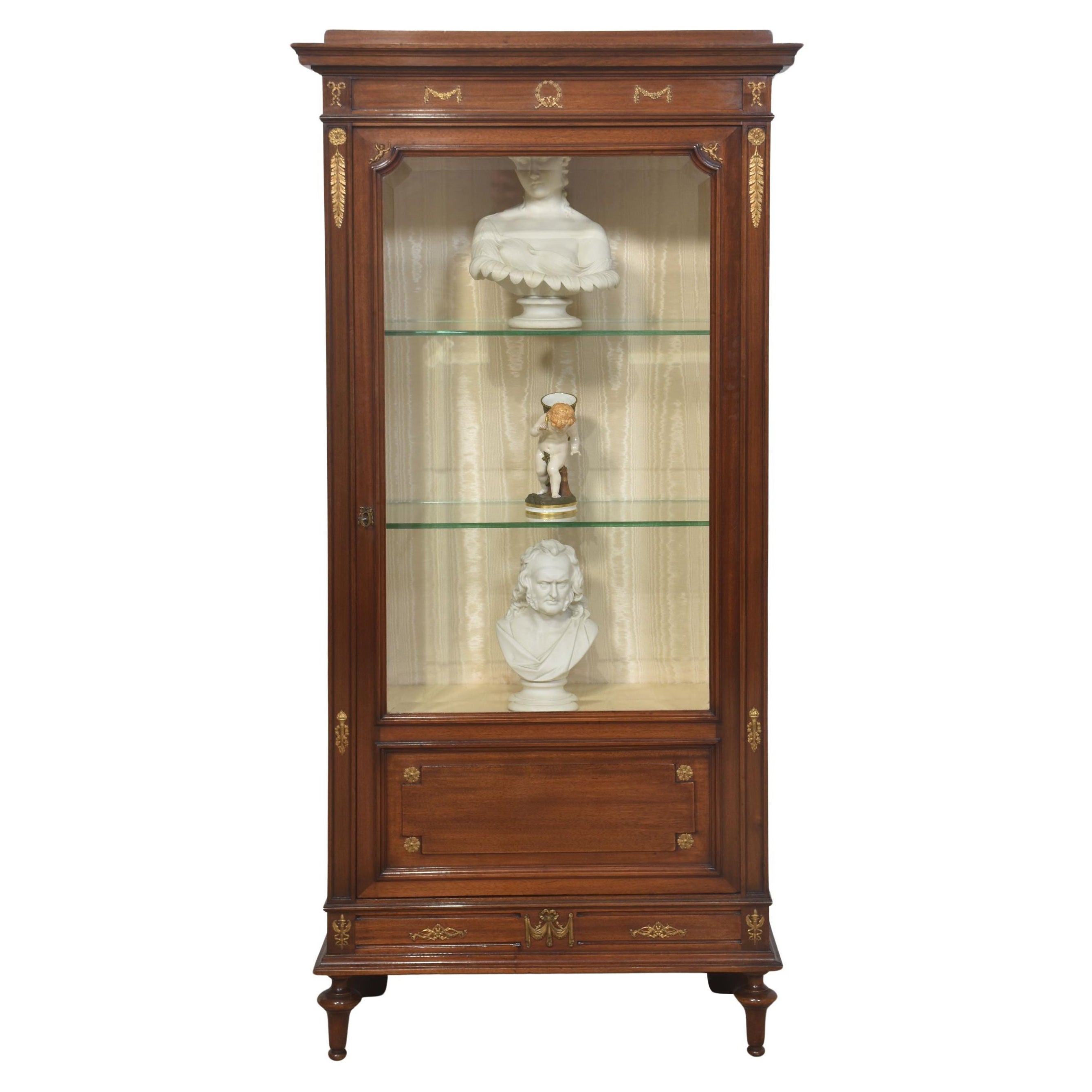 Vitrine en acajou de style Louis XVI
