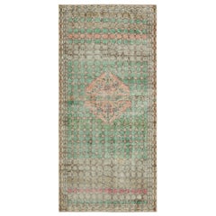 Vintage Zeki Müren Läufer Teppich mit buntem Blumenmedaillon  Rug & Kilim