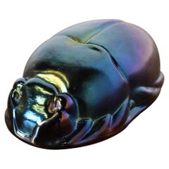Fermacarte Scarabeo in vetro iridescente in stile Tiffany Studios