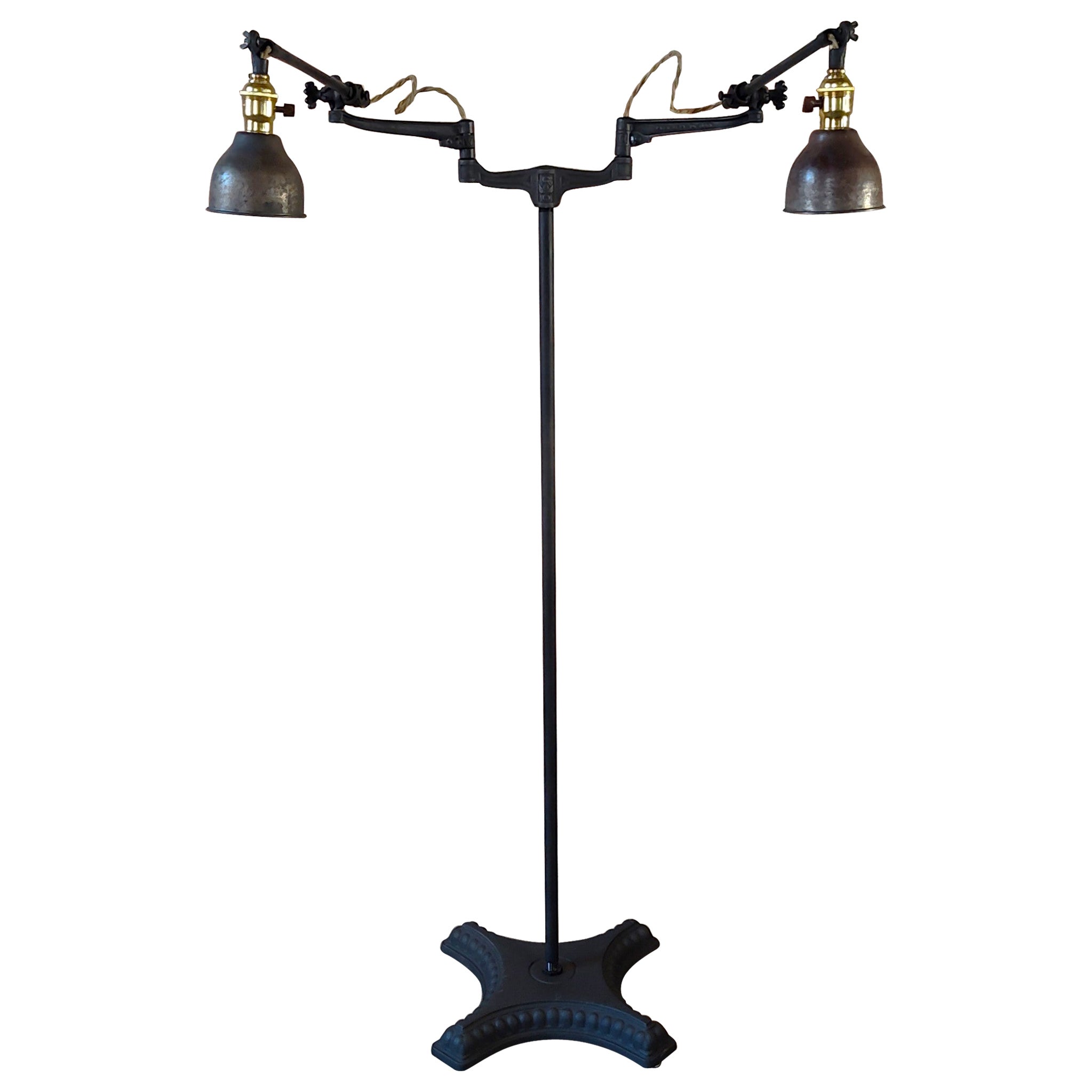Vintage Industrial Double Arm Articulating Stehlampe mit massivem Sockel