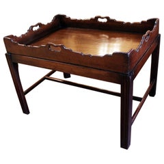 c. 1780 Bandeja de mayordomo de Jorge III Ahora en soporte de altura de mesa de centro