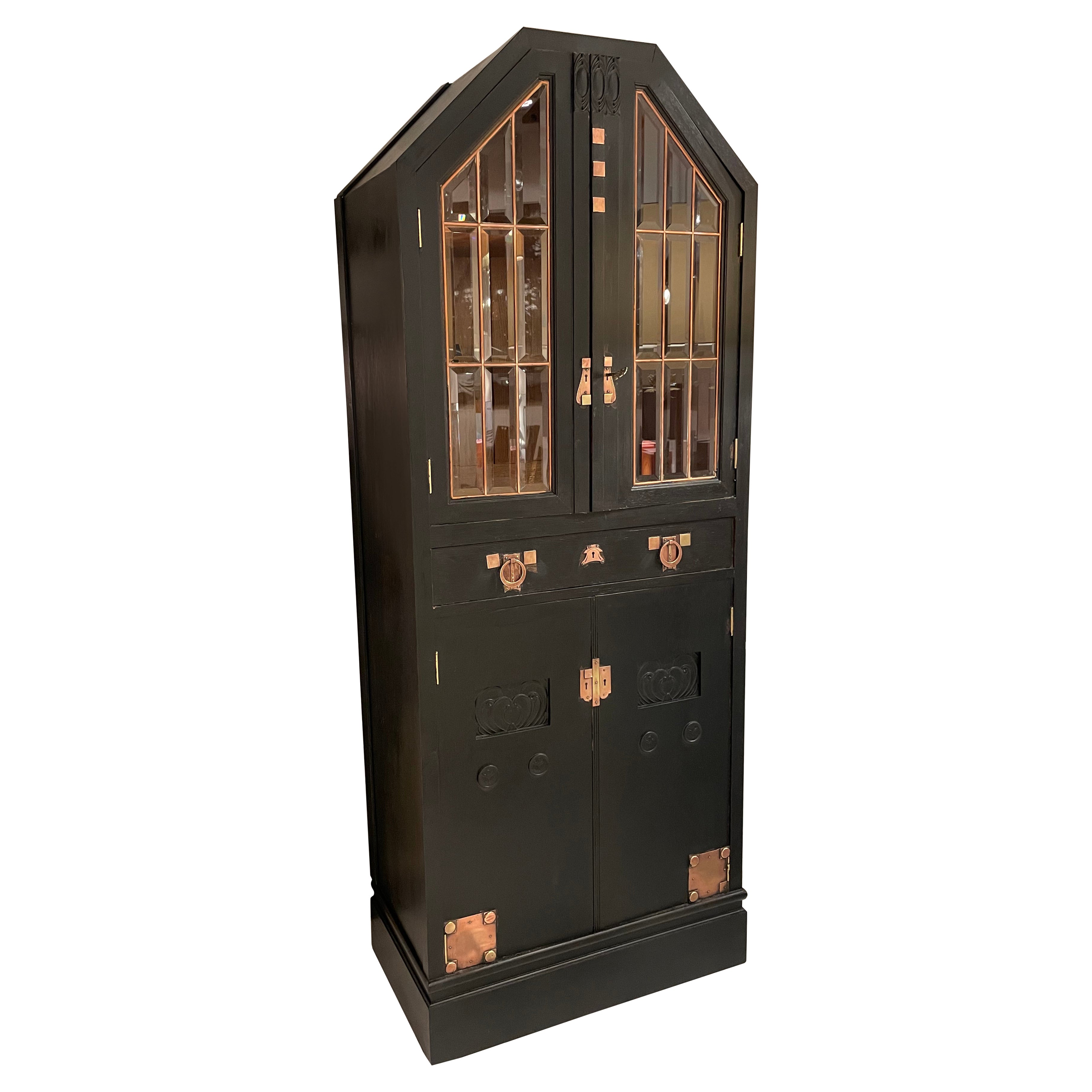Armadietto in Oak con dettagli in ottone in vendita