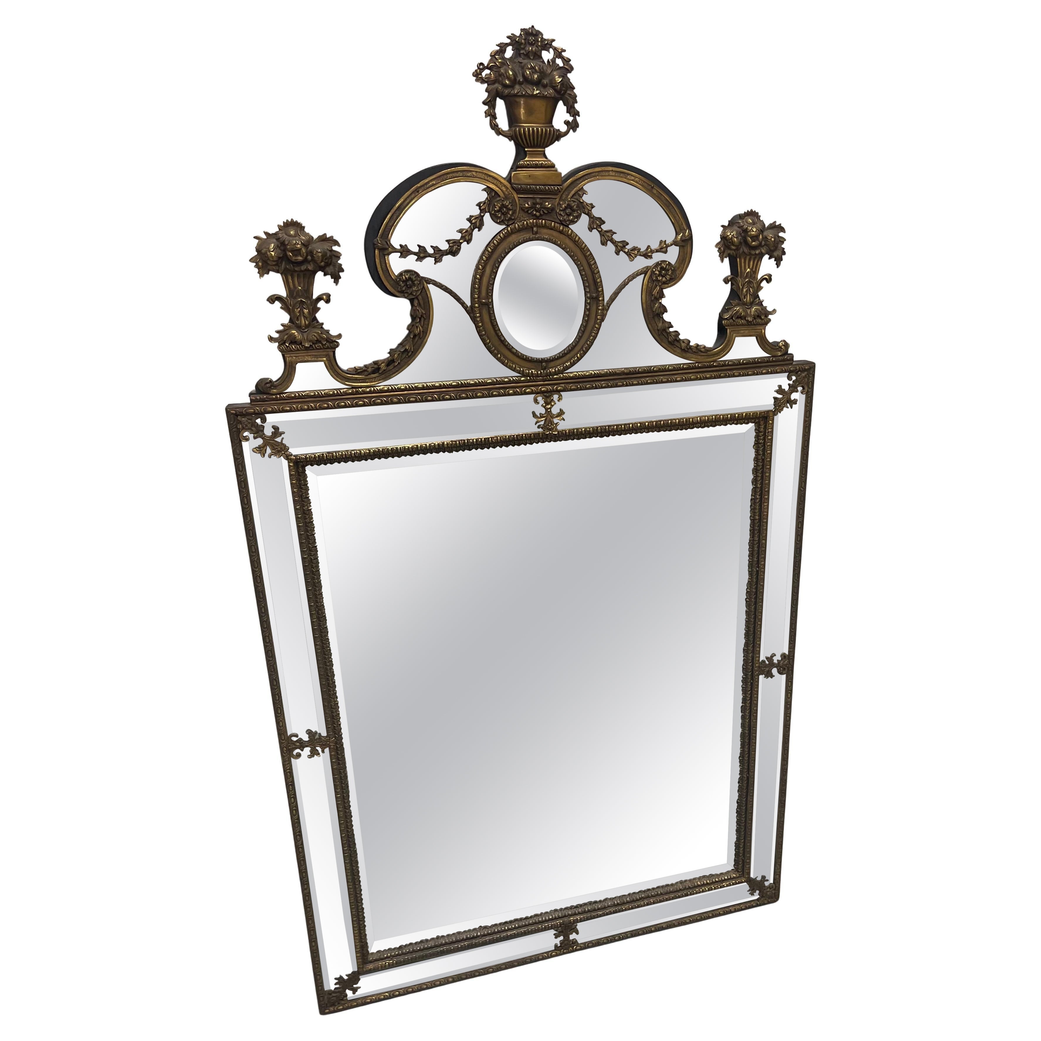Specchio da parete con cesto di fiori in ottone e ormeggio neoclassico svedese del 1930 in vendita