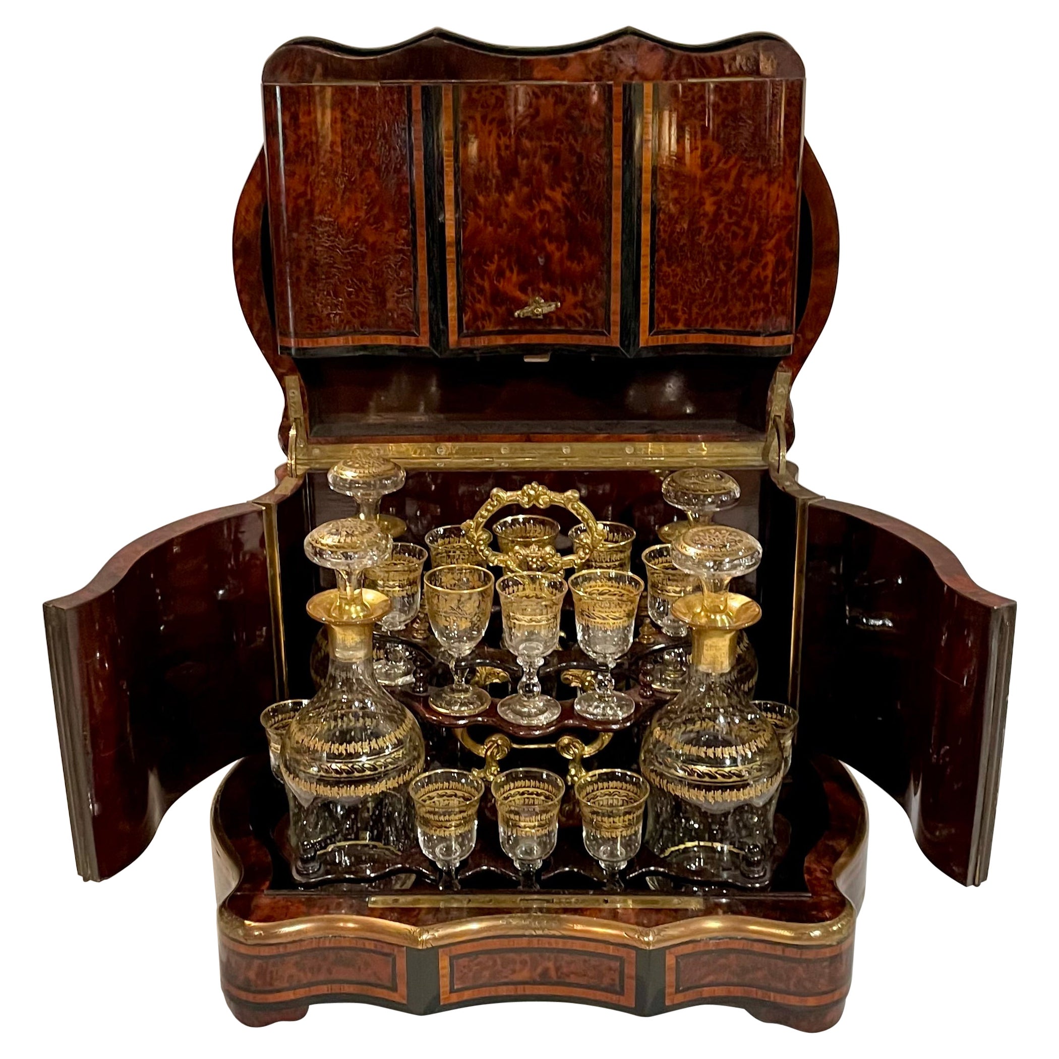 Antique French Cave a Liqueur con cristal original, más de 100 años de antigüedad
