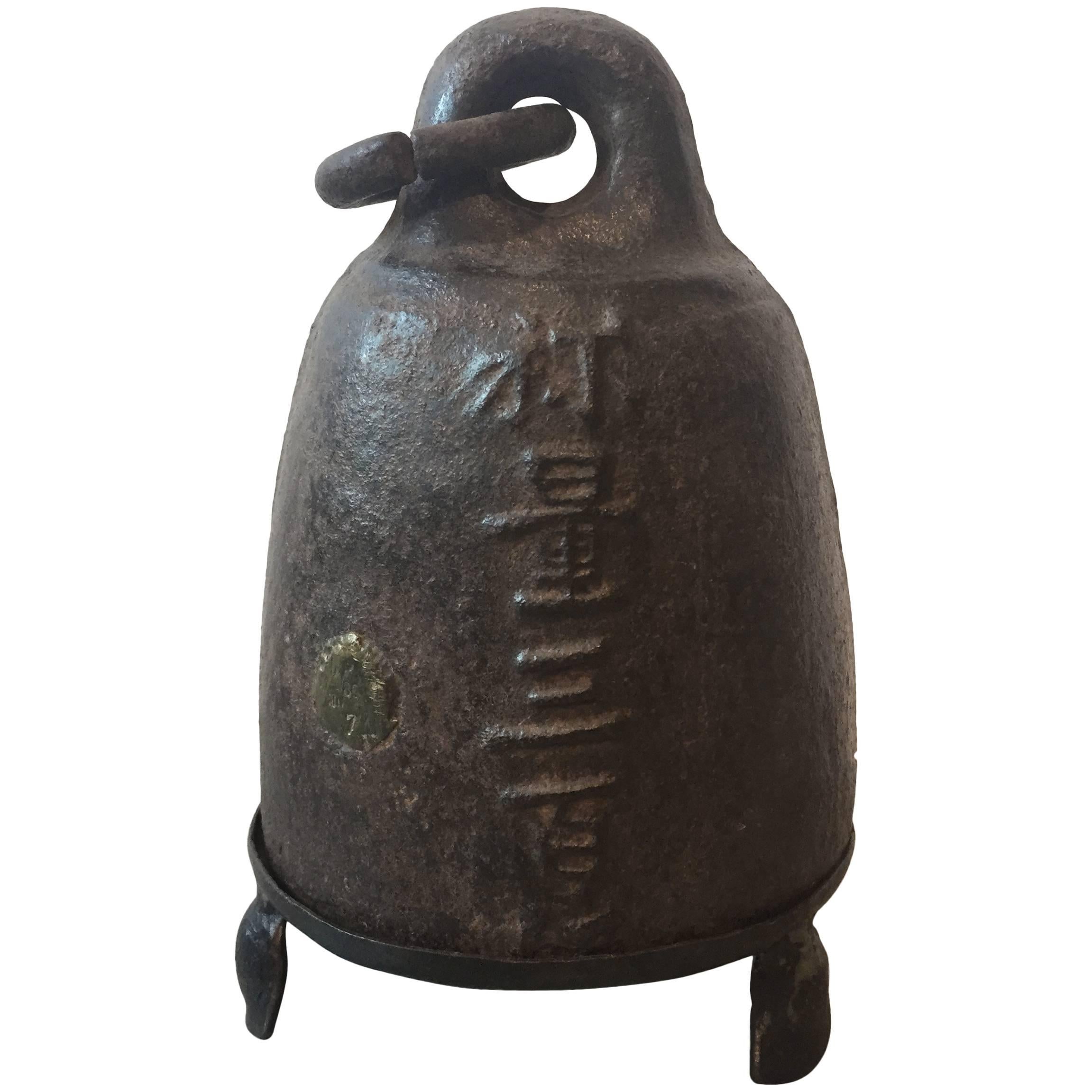 18. Jahrhundert Dome-förmigen Gusseisen Gewicht mit chinesischen Schriftzeichen