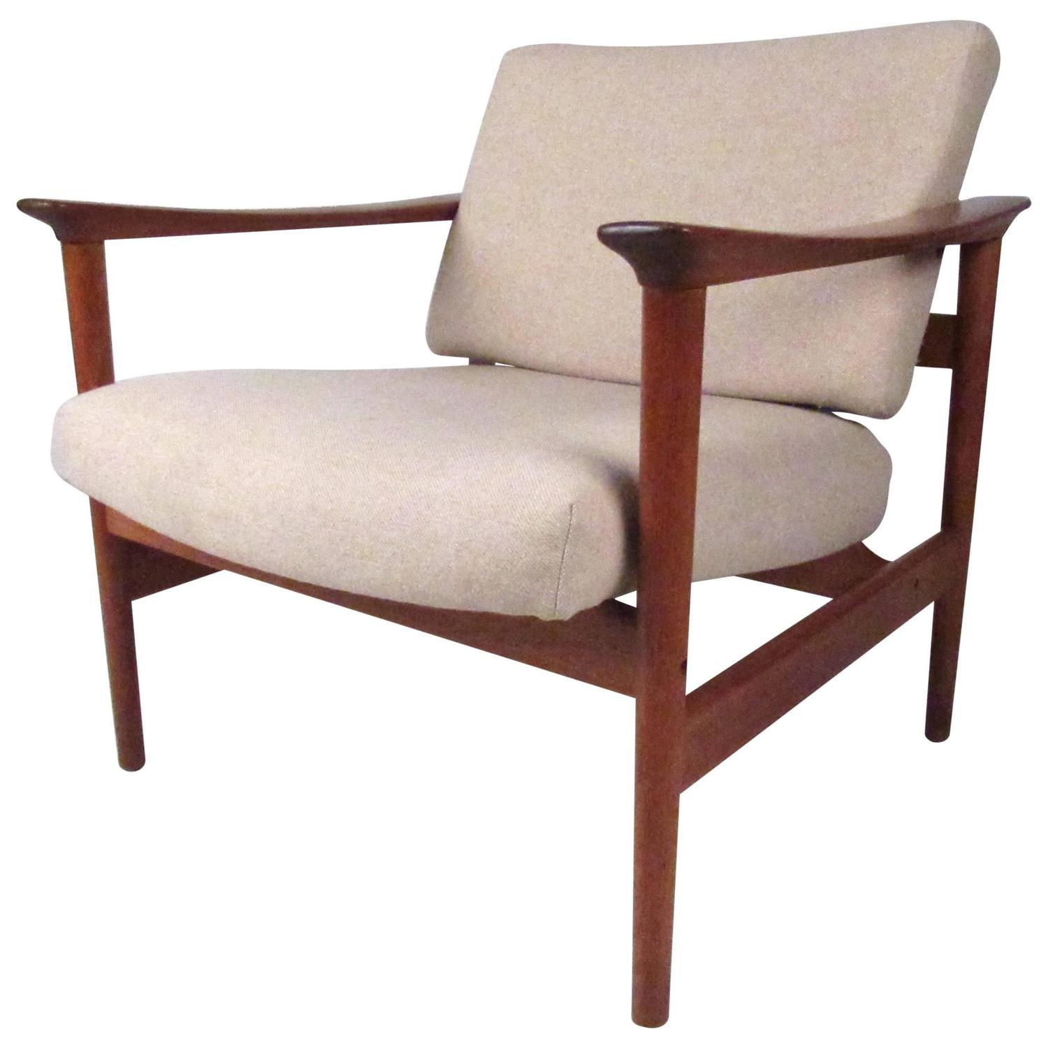 Stylish Danish Modern Lounge Chair For Sale at 1stdibs