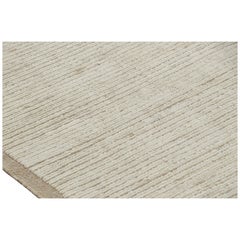 Rug & Kilim's Oversized Kilim with Beige and White Textural Stripes and Striae (Kilim surdimensionné avec des bandes et des rayures texturales beiges et blanches)