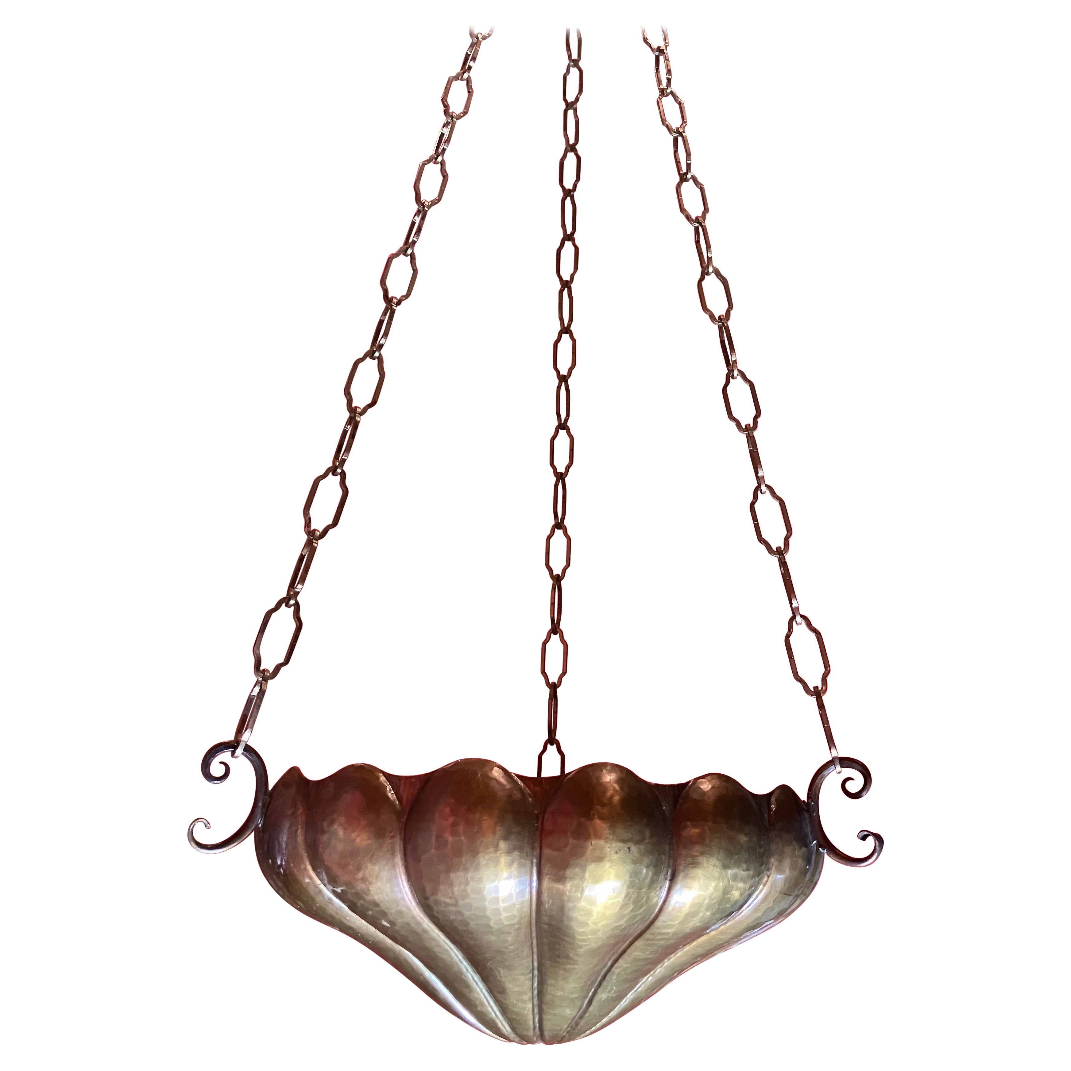 Coppia di lampade a sospensione o fioriere in stile Art Nouveau: Ottone martellato a mano in vendita