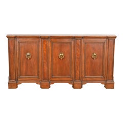 Baker Furniture Französische Regency geschnitzte Anrichte aus Kirschbaumholz Sideboard Anrichte