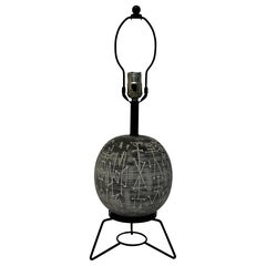 Lampada da tavolo con motivi tribali della modernità di metà secolo, FAIP 1960