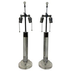 Paire de lampes de table en lucite et chrome du milieu du siècle dernier