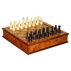 FINA VINTAGE BURR WALNUT VELVET DRAWBOARD & MATCHiNG STAUNTON CHESS SET