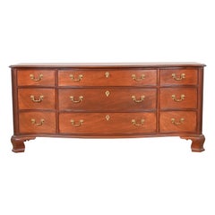 Kindel Furniture Georgian Mahogany Serpentine Front Nine-Drawer Dresser