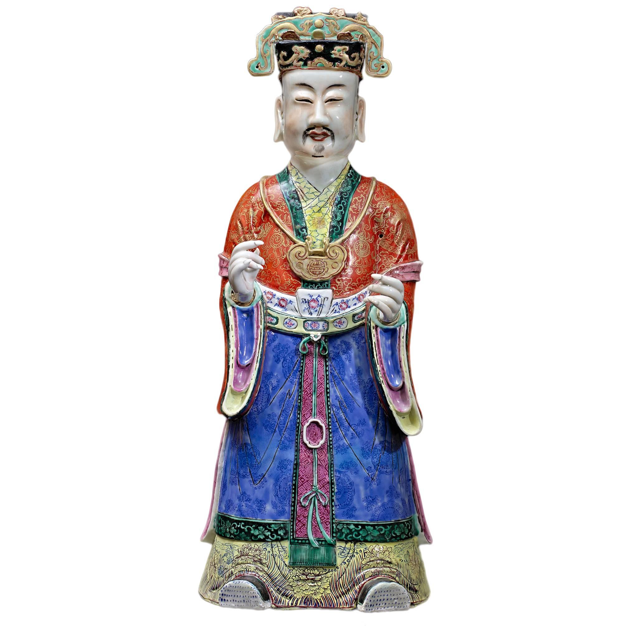 Exceptionally Big Jiaqing Period Dignitary Figure in Coral Ground Porcelain For Sale