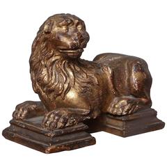 Scultura di Leone supino