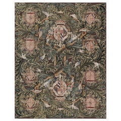 Rug & Kilim è un tappeto in stile Tudor in nero, con toni beige, blu e oro.