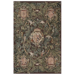 Rug & Kilim è un tappeto in stile Tudor in nero, con toni beige, blu e oro.